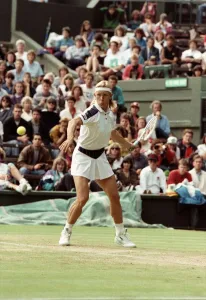 Wimbledon Tennis. Catarina Lindqvist v. Martina Navratilova. July 1991 91-4178-021