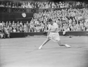00002 Prints: Wimbledon Tennis G Mulley 26 / 6 / 1951 B2981 / 11