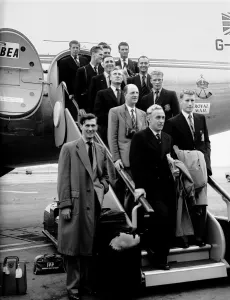 00365 Prints: Wolves team and Bob Ferrier fly off to Russia 4th August 1955