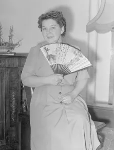 00118 Prints: Woman fanning herself 1st August 1953 Mrs Irene Evans Local Caption