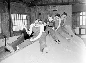 Women Boat Builders during WW2 - 1941 Women doing mens jobs during the war