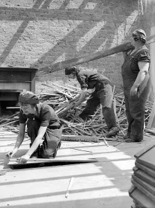 Women Builders during WW2 - June 1941 Women doing mens jobs during the war