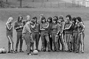 01133 Prints: Womens International Football, England team train for England v France match