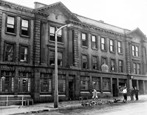 Hotels Prints: Workmen outside the Crown Hotel on Gateshead High Street in 1960