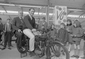 Former world champion racing driver Graham Hill flew by helicopter into Leamington to