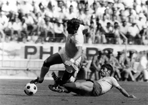 00241 Prints: World Cup 1970 Group C England 1 Rumania 0 Alan Mullery is brought down by