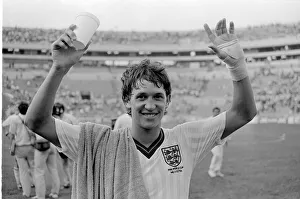 Injury Prints: World Cup 1986 England 3 Poland 0 Group F Gary Lineker smiles after scoring a