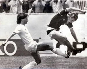 Foul Prints: World Cup 1986 Scotland 0 Uruguay 0 Paul Sturrock (blue