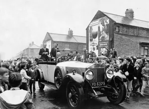 Brothers Prints: World Cup heroes Bobby and Jack Charlton get a royal reception back in Ashington