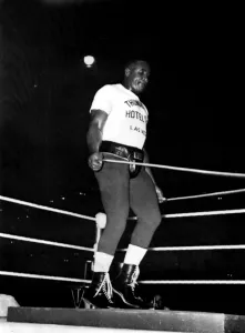 00269 Prints: World heavyweight champion Sonny Liston stole the show when he went through his world