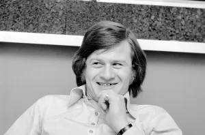 00329 Prints: World snooker champion Alex Hurricane'Higgins pictured in his manager