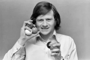 00329 Prints: World snooker champion Alex Hurricane'Higgins pictured in his manager