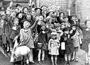 World War Two - Evacuation of children Bound for the country - South Shields