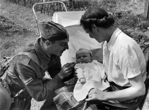 00037 Prints: World War II: P. O. W. S. Capt. Hope R. A. M. C who for months was a prisoner in Italy