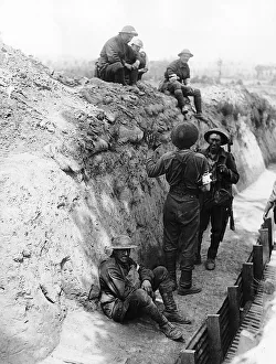Wounded Prints: A wounded Australian soldier returning from the fighting telling his comrades the latest