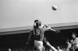 00220 Prints: Wrexham 0 v. Barnsley 0. April 1982 MF06-34-029 Local Caption Division 2 Football