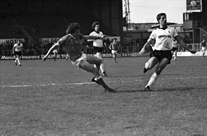 00220 Prints: Wrexham 0 v. Barnsley 0. April 1982 MF06-34-032 Local Caption Division 2 Football