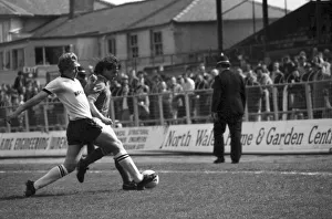 00220 Prints: Wrexham 0 v. Barnsley 0. April 1982 MF06-34-041 Local Caption Division 2 Football