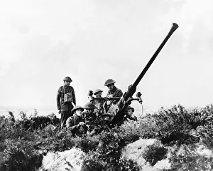 Protection Prints: WW2 Anti aircraft gun crew searches the sky for enemy aircraft