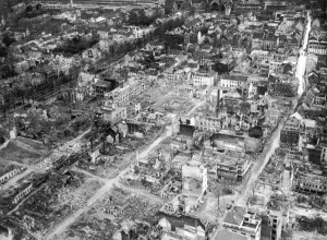 00492 Prints: WW2 - March 1945 German industrial town of Kreffeld which fell to the allies showing