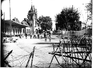 00007 Prints: WW2 - October 1939 Cathedral of Strasbourg protected against bombardment