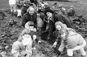 00565 Prints: Eight and nine year olds from Highburton First School left behind their cosy classrooms