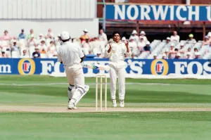 00599 Prints: Yorkshire v Gloucestershire, Britannic Assurance County Championship 1992