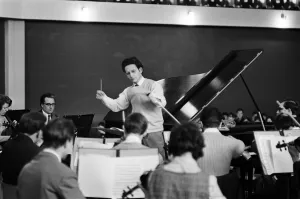 01407 Prints: The young leader of the Sinfonia Orchestra in Newcastle upon Tyne is Boris Brott