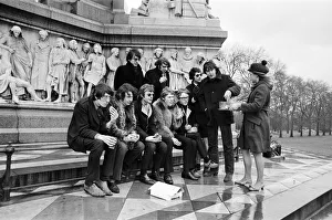 00722 Prints: Young pop stars gathered at the Albert Memorial in London for a bread