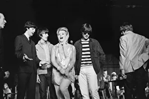 01017 Prints: Zsa Zsa Gabor meets The Beatles. Picture taken at The London Palladium